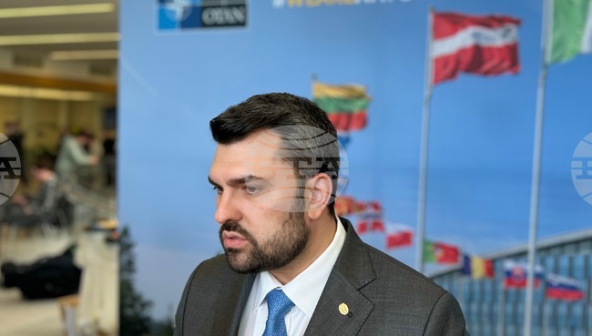 Светът загуби духовен водач, отдал живота си на мира, милосърдието и защитата на човешкото достойнство, написа министърът на външните работи Георг Георгиев