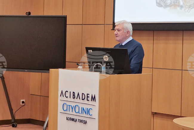 Здравеопазването е в критично състояние и въпреки солидния ресурс, системата не работи ефективно, каза проф. Григор Димитров от БСК