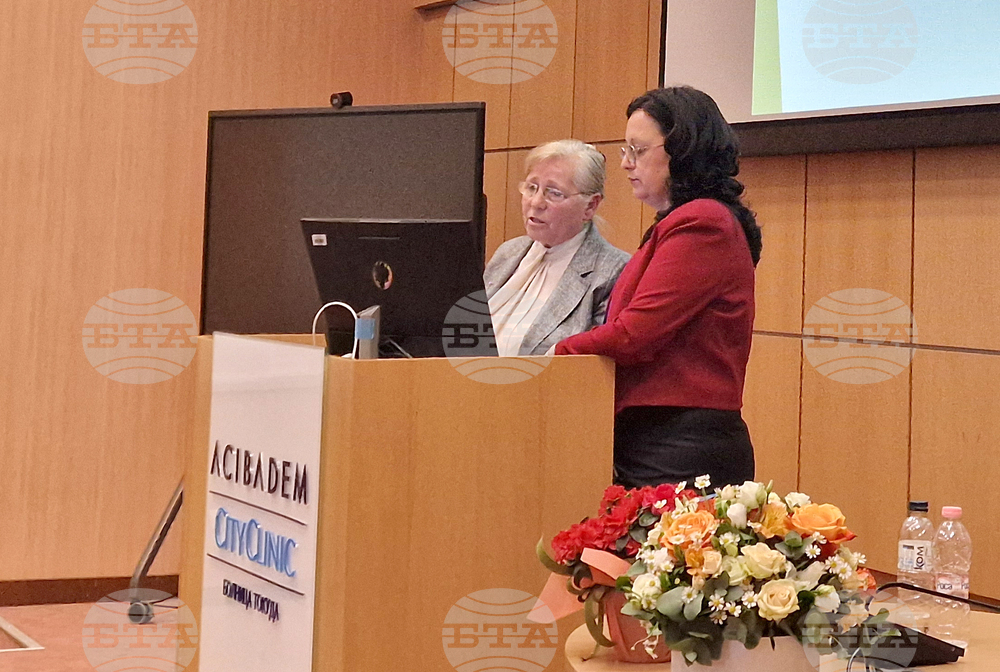 Специалността „Медицинска сестра“ да бъде освободена от такса за обучение, предлагат от Факултета по обществено здраве към Медицинския университет – София