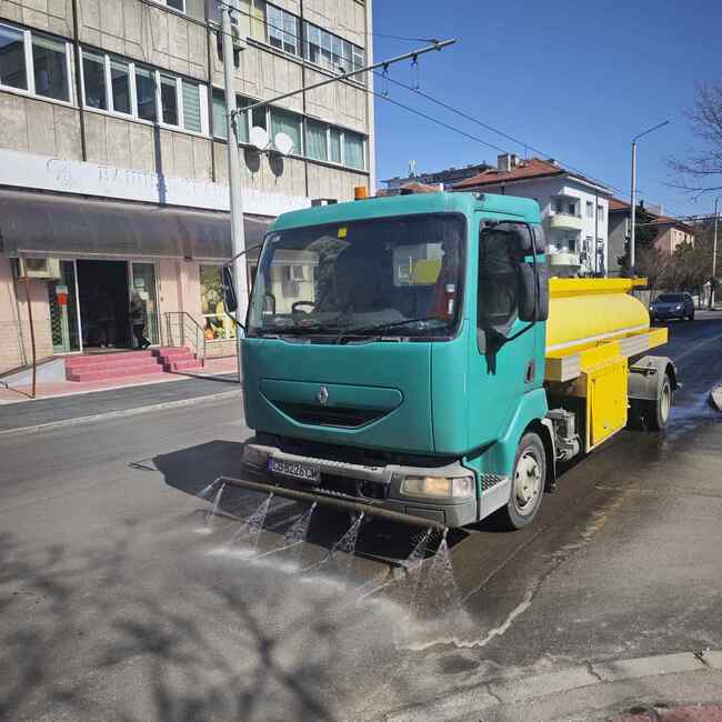 Община Русе: Увеличава се броят на улиците, включени в графика за миене през следващата седмица