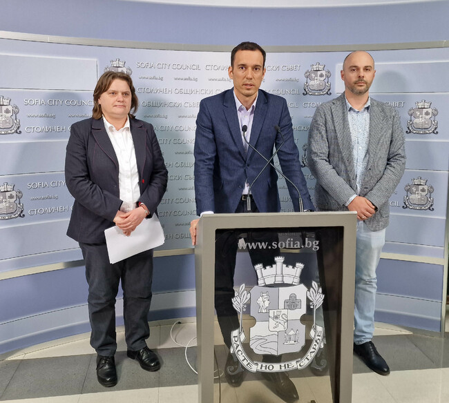 В предприятието за третиране на отпадъци влизат камиони, пълни със стар отпадък, каза столичният кмет Васил Терзиев