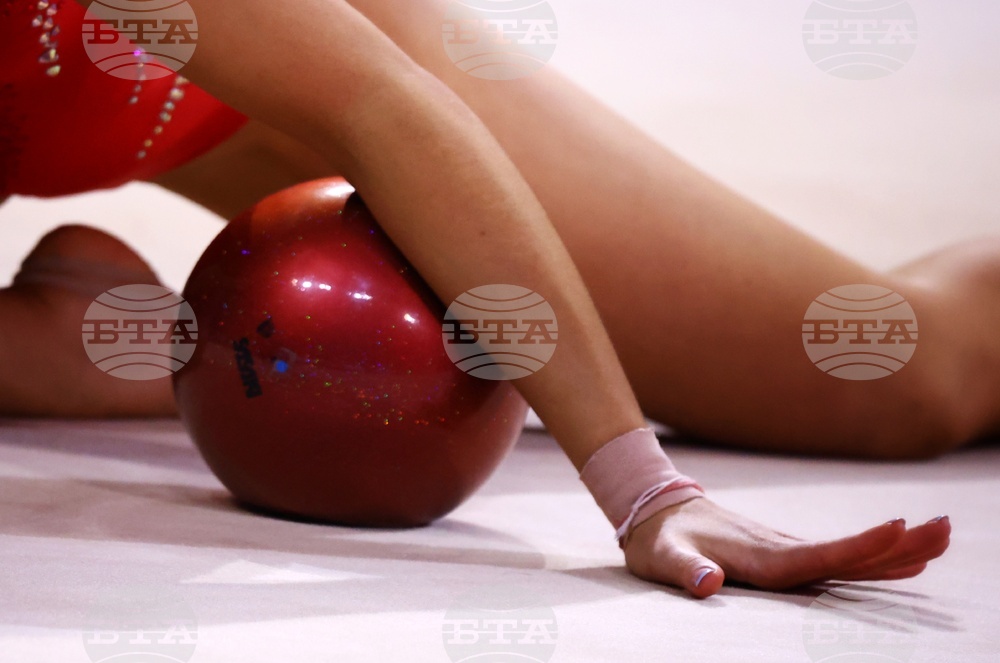 Руската гимнастичка Лала Крамаренко обяви, че ще продължи професионалната си кариера