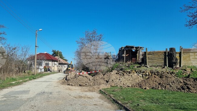 Ремонтират пътя през оряховските села Долни Вадин и Горни Вадин с държавни средства