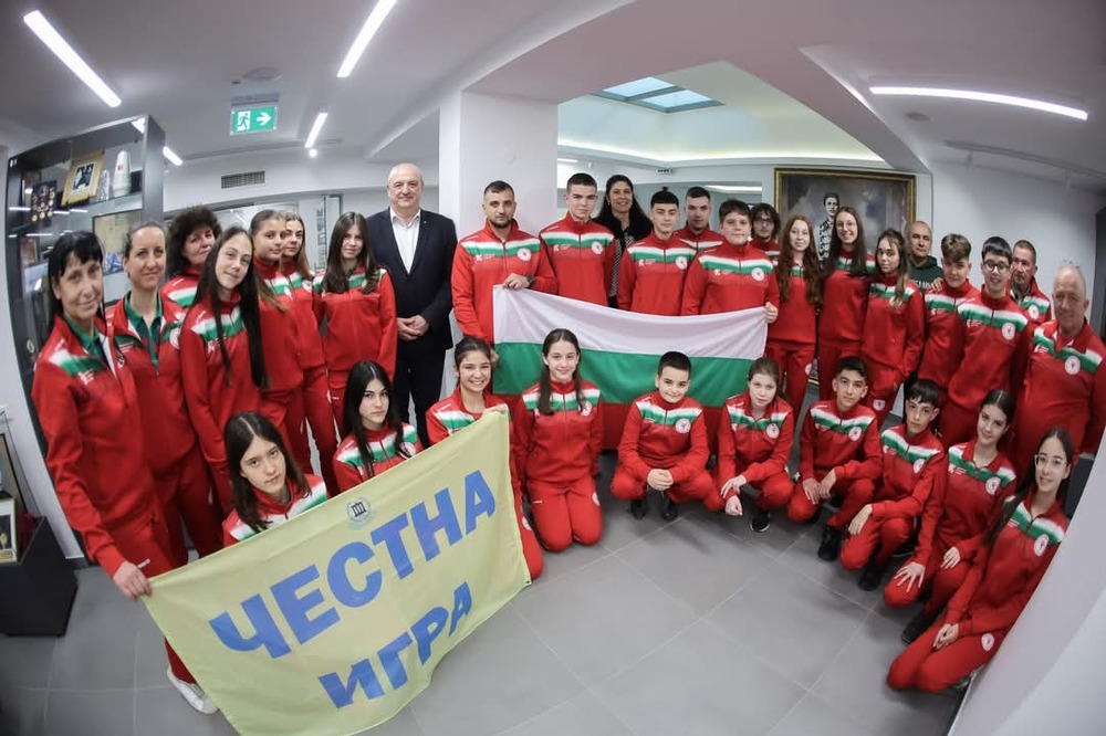 Старозагорските победители от Републиканските ученически игри по бадминтон ще участват в Гимназиада 2025