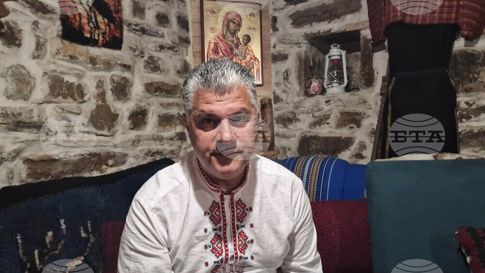 Село Скандалото - тъкани икони