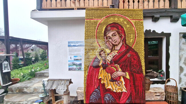 Село Скандалото - тъкани икони