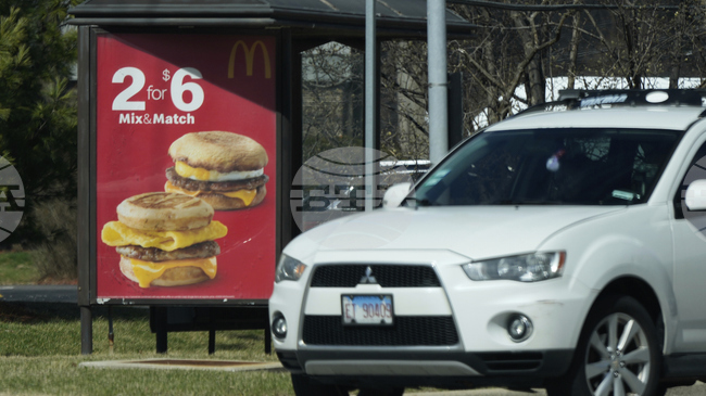 Амстердам забранява уличната реклама на продукти от месо и автомобили, отделящи вредни емисии