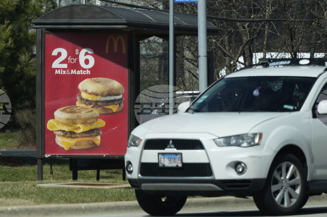 Амстердам забранява уличната реклама на продукти от месо и автомобили, отделящи вредни емисии