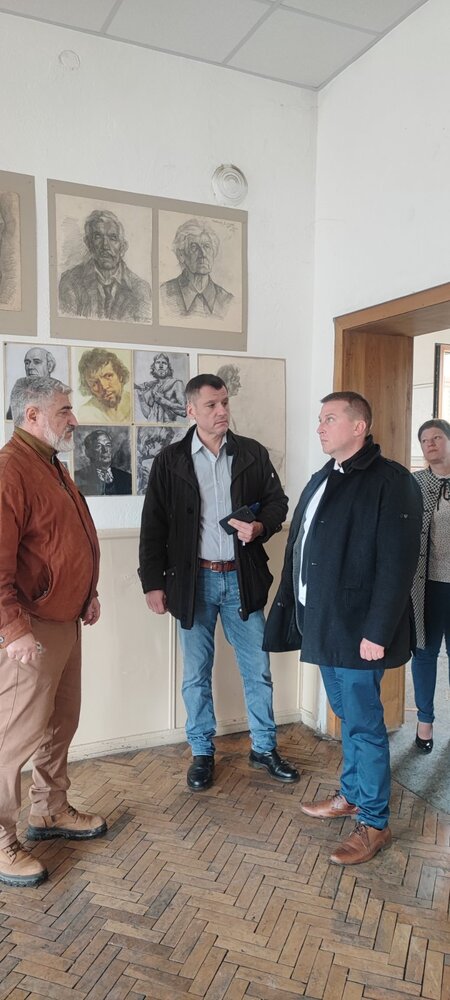 Заместник-министърът на културата Георги Султанов се запозна на място с щетите след пожара в Националната гимназия за приложни изкуства