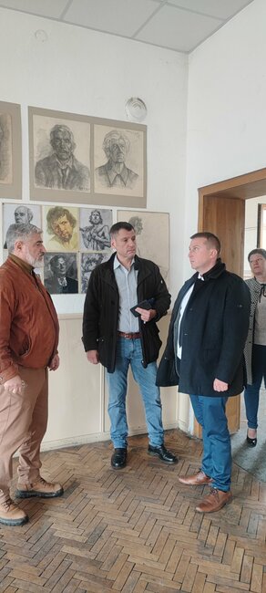 Заместник-министърът на културата Георги Султанов се запозна на място с щетите след пожара в Националната гимназия за приложни изкуства