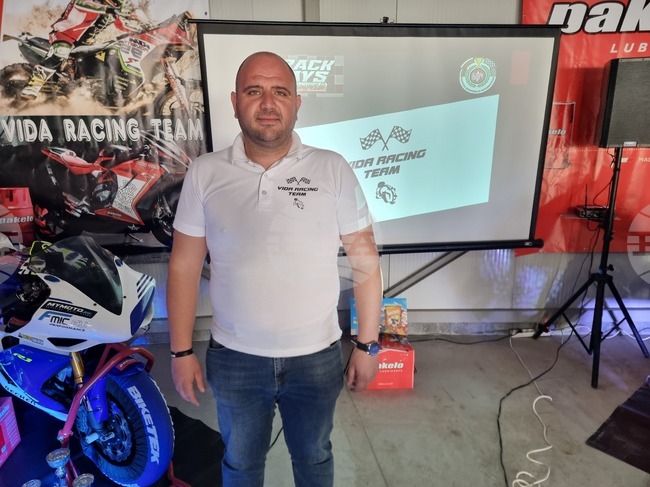 Спортният мениджър Емилиян Евтимов представи новия състезателен отбор на Видин по мотоциклетизъм на писта 