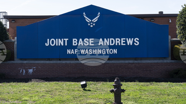 Редица служители в американската военновъздушна база "Андрюс" са се разболели след доставка на подозрителен пакет, съобщи телевизия Си Ен Ен
