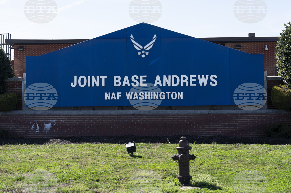 Редица служители в американската военновъздушна база "Андрюс" са се разболели след доставка на подозрителен пакет, съобщи телевизия Си Ен Ен