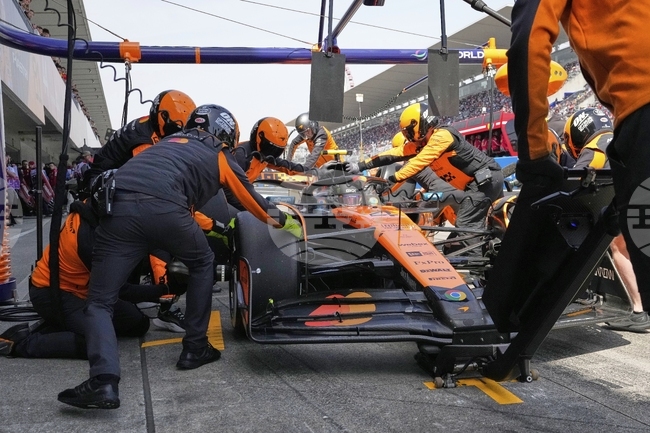 Британецът Лондо Норис от Макларън беше най-бърз в третата свободна тренировка на пистата "Сузука" преди Гран При на Япония във Формула 1