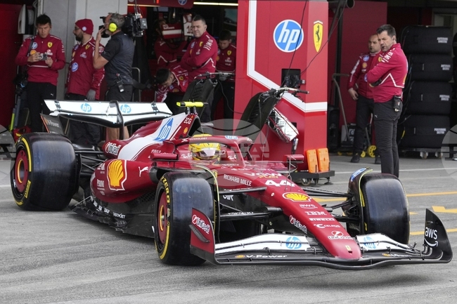 Хамилтън: „Ферари трябва да свърши сериозна работа, за да се бори с лидерите“