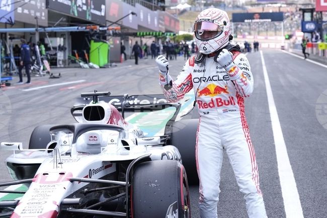 Макс Ферстапен спечели квалификацията за място преди Гран При на Япония във Формула 1, двата болида на Макларън останаха след него