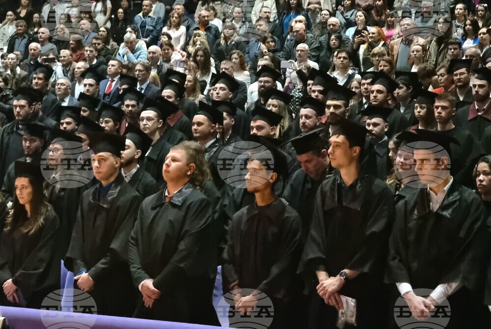 Над 700 абсолвенти получиха своите дипломи от Техническия университет във Варна