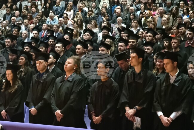 Над 700 абсолвенти получиха своите дипломи от Техническия университет във Варна