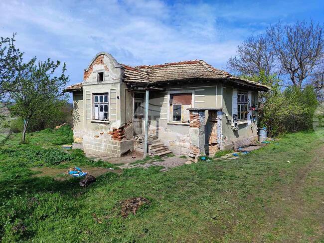 Полицаи задържаха 31-годишен мъж от каолиновското село Сини вир за убийство на баща си