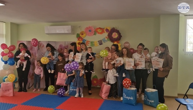 Малки госпожици и господа се надпреварваха за титлите на конкурса „Бебешки истории“ в Разград