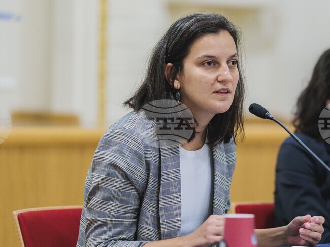 Бедността е факторът с най-голяма тежест за раздялата на деца от семействата им, каза за БТА Евгения Тонева от Ноу-хау центъра в Нов български университет