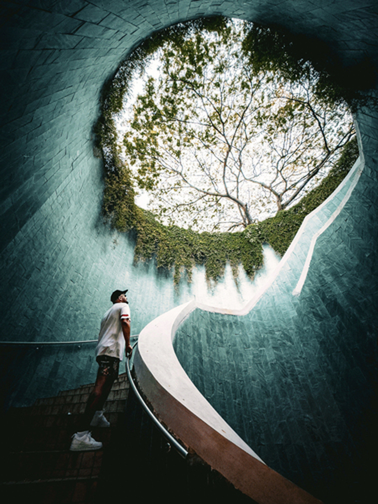Младите хора между разрухата и надеждата показва фотоизложбата „Поколение в кадър“