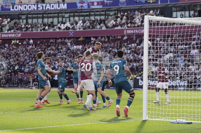 Никлас Фюлкруг няма намерение да напуска Уест Хем