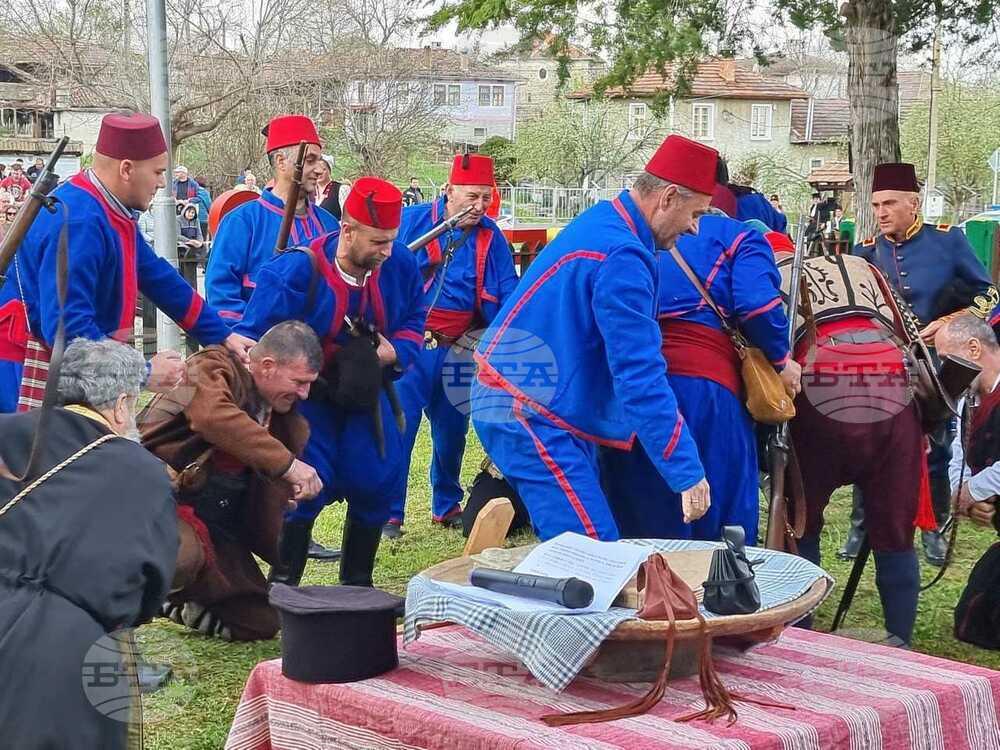 В село Велчево честваха 190 години от Велчовата завера, велосипедисти и туристи участваха в два похода, посветени на годишнината