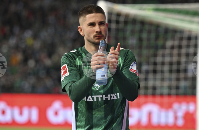 Уест Хям е близо до подписване с Романо Шмид