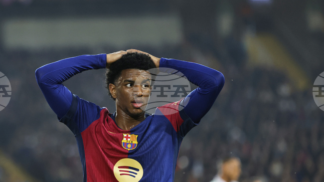 Алехандро Балде защити от критиките съотборника си в Барселона Ламин Ямал