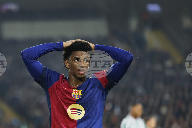 Алехандро Балде защити от критиките съотборника си в Барселона Ламин Ямал