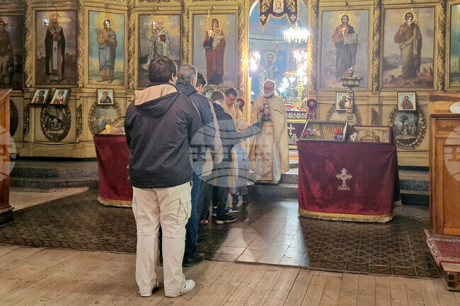 Разград - храм "Свети Николай Мирликийски Чудотворец" - неделно богослужение