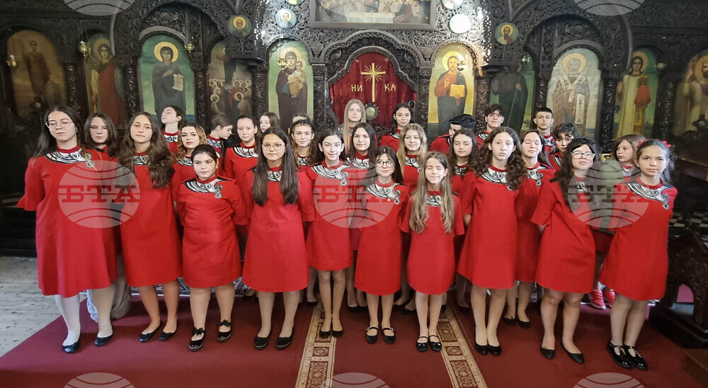 С концерт от църковни песни в православния храм „Свето Възнесение Господне“ в Шумен бяха закрити хоровите празници в града 