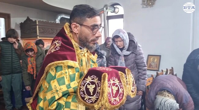 Вярата, че Иисус е нашият Бог ни гарантира спасението, каза отец Петър в храм "Св. Климент Охридски" в Добрич