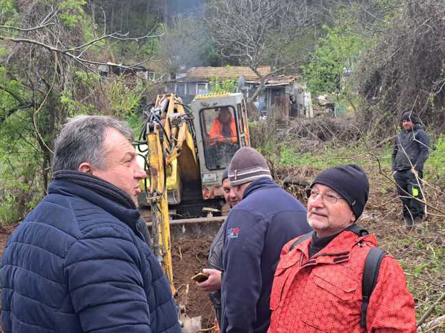 Община Шумен: Кметът провери на място подмяната на водопровода за втората чешма по пътя за Лозево