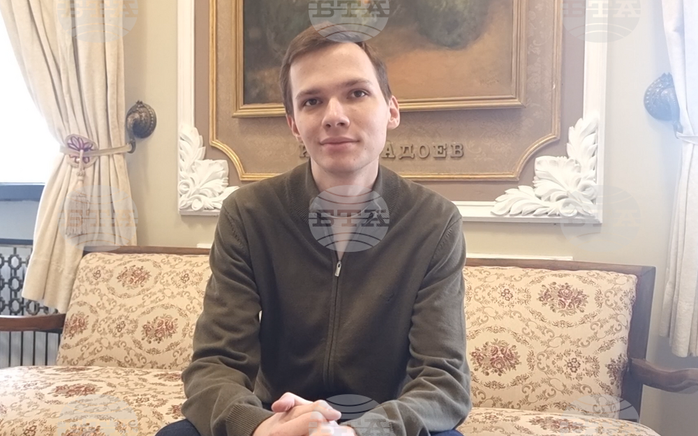 Моята мечта е в Плевенския театър да развием кукленото изкуство, казва актьорът Иван Жунтовски