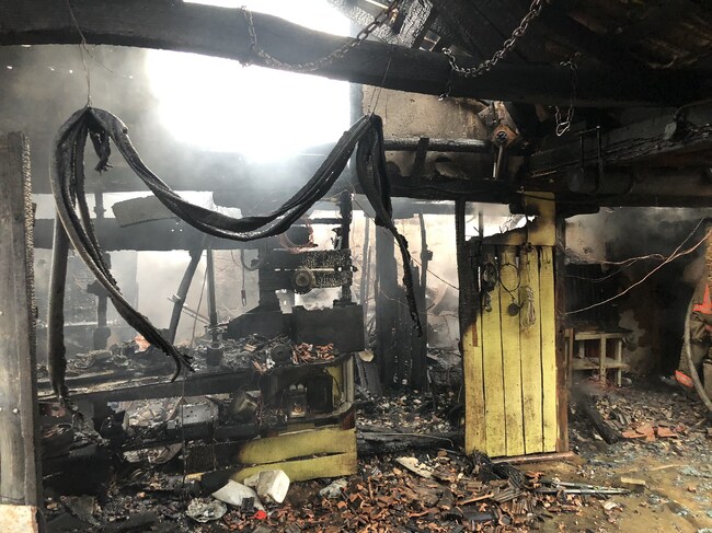 Три постройки са унищожени след пожар в село Старосел