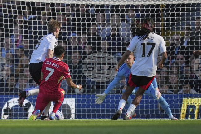 Ливърпул сгреши срещу Фулъм, Челси с равенство срещу Брентфорд, Тотнъм надви Саутхямптън, който изпада от елита