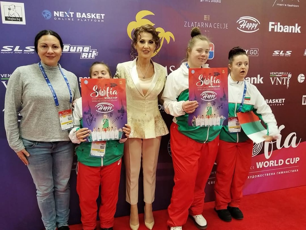 Гимнастичките със Синдром на Даун бяха гости на Световната купа по художествена гимнастика в София