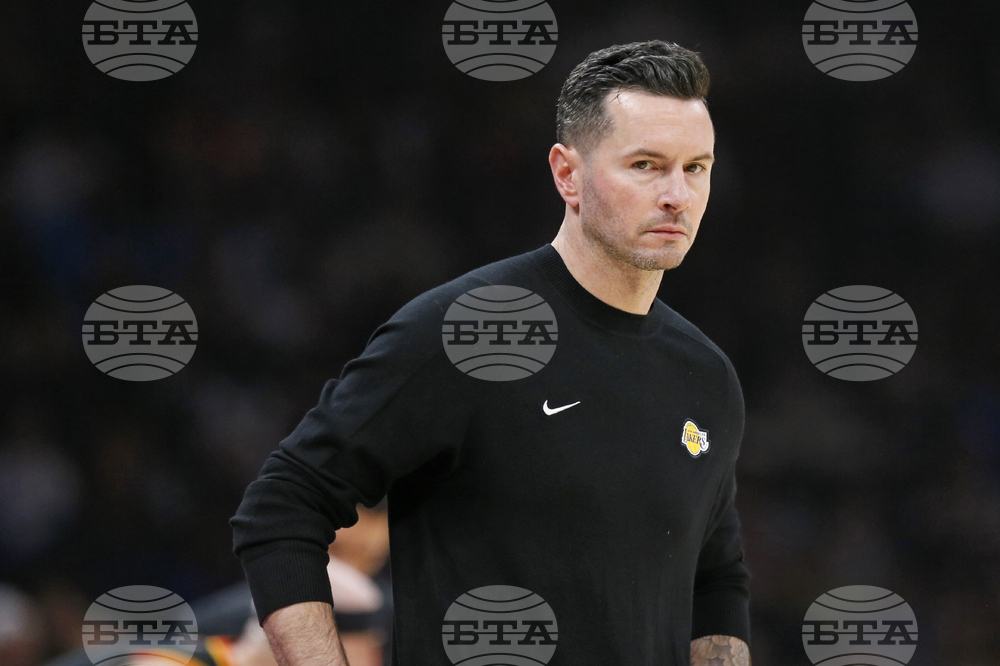 Лос Анджелис Лейкърс продължи договора на старши треньора Джей Джей Редик