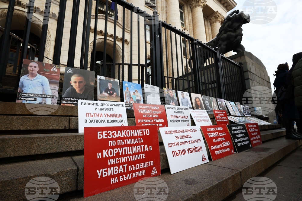 Премиерът свиква съвещание за пътната безопасност и борбата срещу войната по пътищата, в София се състоя протест срещу "убийствата" на пътя