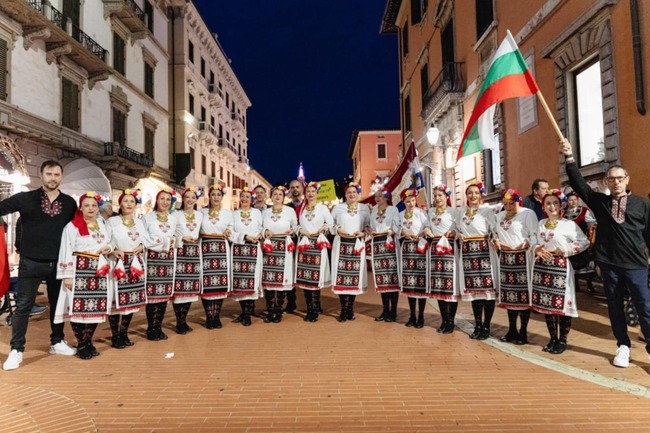 Приключи танцовият сезон за Фолклорен танцов клуб „Жарава“ в Аугсбург