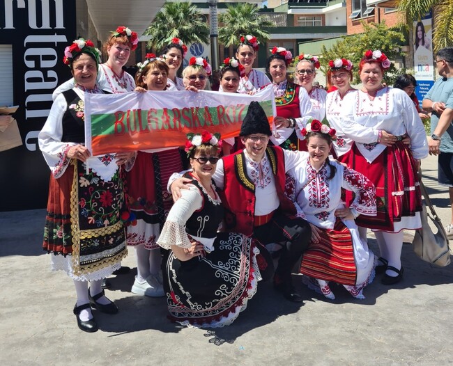 Хореография на Дирк Шнайдер по музиката на песента „Драганин братец“ ще представят на събора в Лион група „Българска роза“ в Кобленц