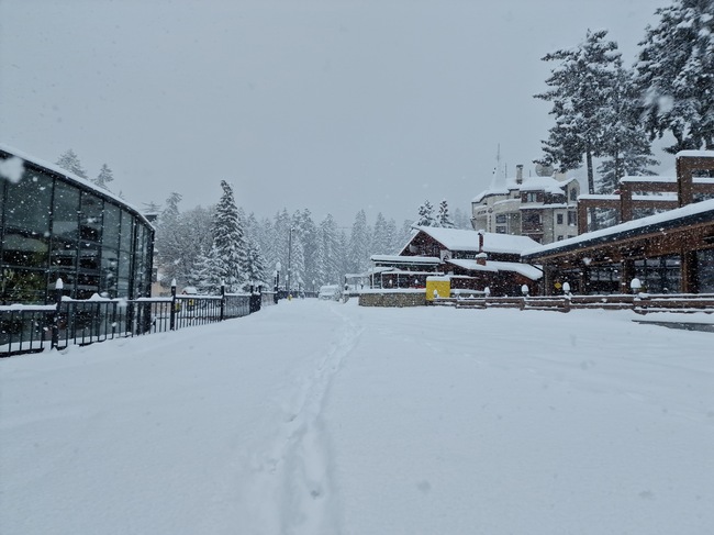 Снежната покривка в курортен комплекс "Боровец" е 30 см, а в "Мальовица" – 40 см, съобщиха от Планинската спасителна служба 