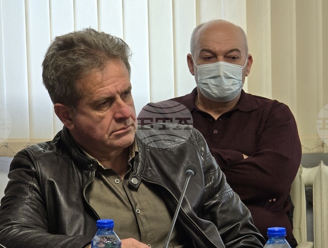 Служители от Районната здравноосигурителна каса във Враца се срещнаха с жители на Згориград