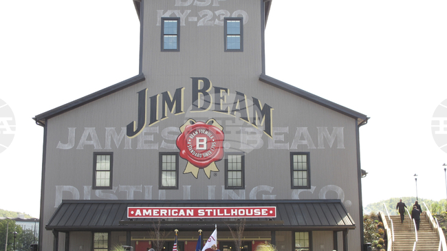 Американският производител на бърбън „Джим Бийм“ от днес спира временно производството в дестилерията си в Кентъки