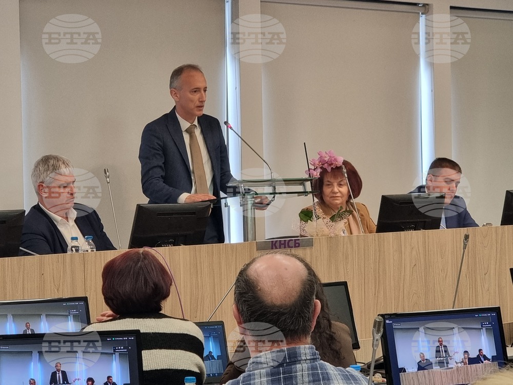 На 24 април ще имаме голяма дискусия за изучаването на религия и тогава ще се оформят мненията, каза министър Красимир Вълчев