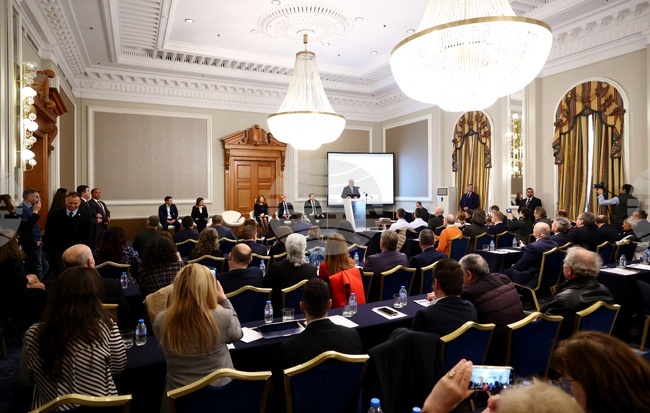 Енергийният сектор е готов да отговори на предизвикателствата, свързани с инвестиции в изграждане на центрове за данни, каза Васил Стойнов, съветник на министъра на енергетиката