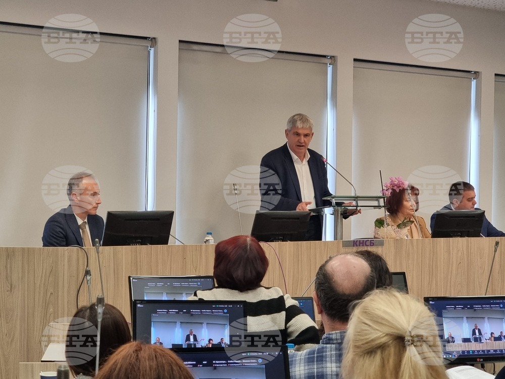 Синдикатът на българските учители е най-големият синдикат в КНСБ и у нас, и отбелязваме 35 години от създаването му, каза Пламен Димитров