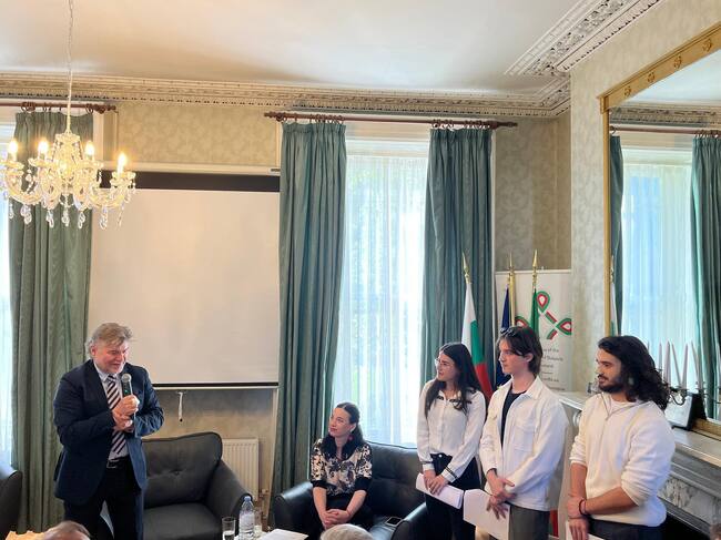 Посолството на България в Ирландия организира сбирка, по време на която бяха почетени работата и дейността на доц. Димитър Камбуров